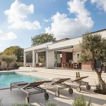 La Villa *